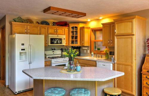 Roomy House on 2 Acres - 2 Mi to Egg Harbor Beach! - Foto 8