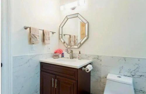 383 - 3BR Quincy - Chic House near Adams Park - Foto 59