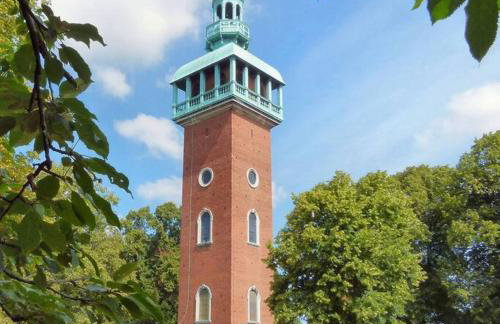 Spacious 5 Bedroom House Sleeps 9 with Parking - Foto 8