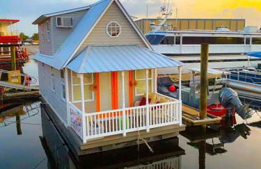 The Famous Houseboat in Sanford - Photo 1