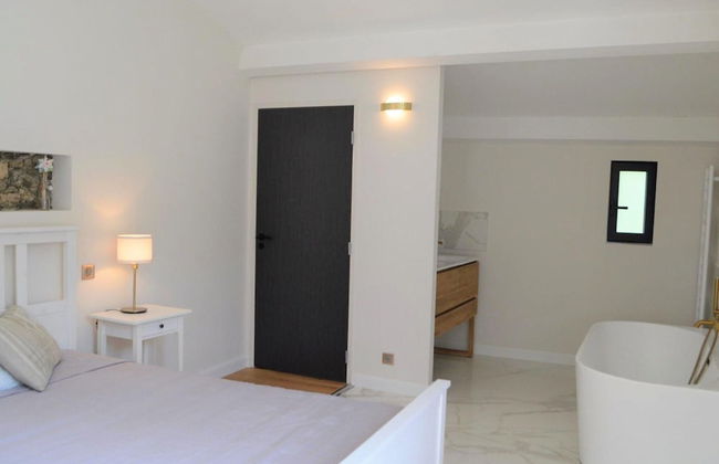 Unique Villa With Private Pool - Photo 9