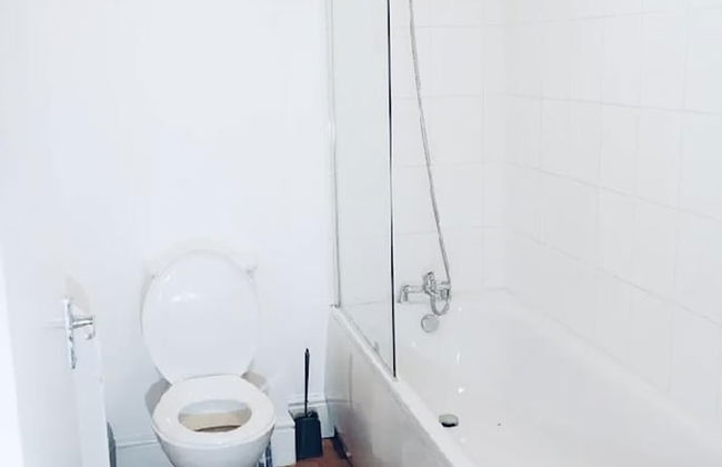 Clean, Spacious 2-bed Apartment in Brierley Hill - Foto 9