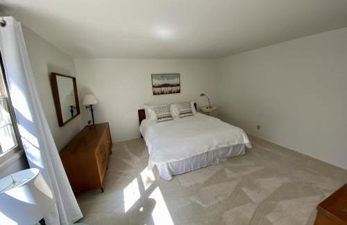 Hollinshead Haven Home with BBQ & Free Wifi - 30 days min home - Photo 6