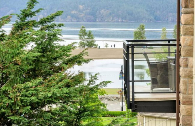 Harrison Lake Pets Welcome 3BR Suite - Photo 27