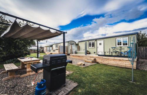 The Swallow Shepherds Hut at Bee Happy Breaks Scotland - Photo 17