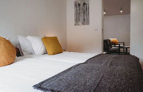 Artist’s corner in central Caldas - Photo 18