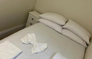 Spacious 7 Bedroom Budget Apartment in Headingley - Photo 13