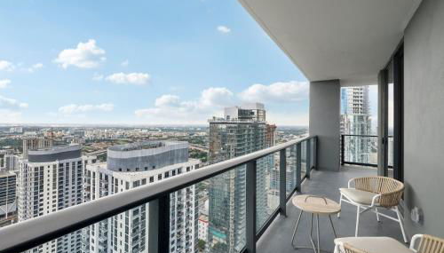 Stunning Lux 2 Bed 2 Bath with Panoramic View from Balcony - Foto 3