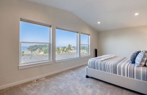 The Moby House Coastal Retreat with Ocean Views & Hot Tub - Foto 37