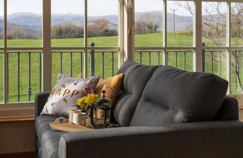 PLAS IWRWG GRANARY - Stunning Barn Conversion based in North Wales - Photo 31