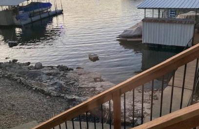 Charming Waterfront Cabin - Sleeps 10 - Photo 4