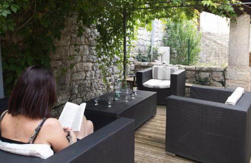 Le Mas pierre et soie - Photo 25