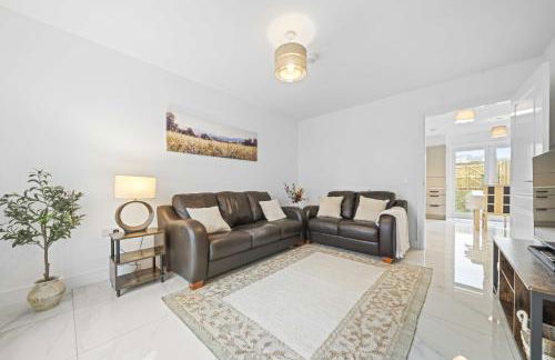 Fern Walk Spacious 3 Bedroom House - Dalkeith - Photo 1