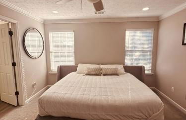 ThrillStay Braves & Six Flags Family House - Foto 14