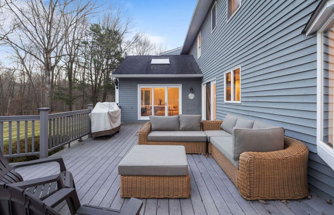 Elegant Spring Stay on Peaceful Retreat - Photo 18