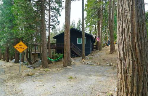 Beautiful Renovated Cozy Forest Home with Hot Tub in Crestline - Foto 23