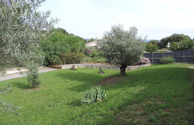 Attractive Holiday Home With Private Pool - Photo 37