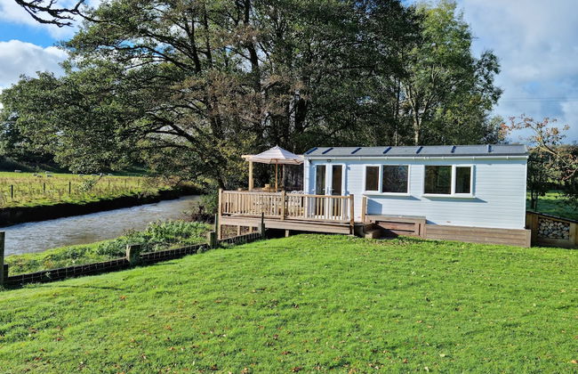 Shropshire - Riverside - Cabin - Sleeps 2 - Hottub - Foto 31