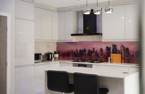 Stylish Home With Free Parking And Easy City Access - Photo 27