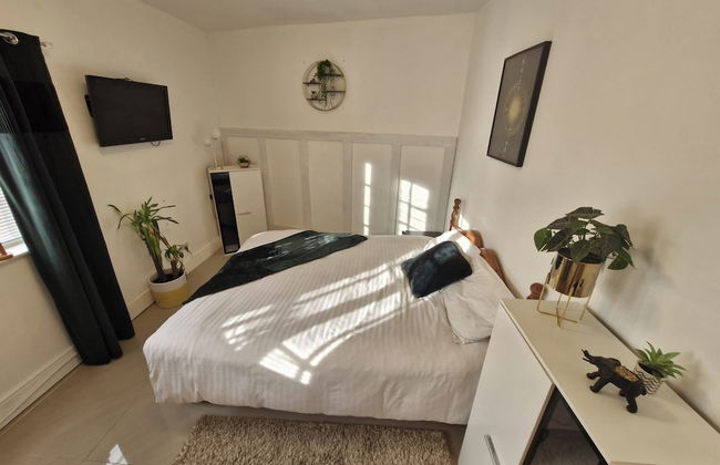 Beachside Retreat - Pets Ok - Free Parking - Photo 6