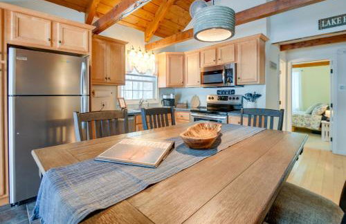 Cozy Tuftonboro Home with Deck - Walk to Beaches! - Foto 2