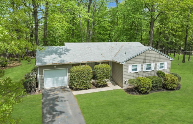 Fall Getaway With Hot Tub Fire Pit and Games - Photo 41