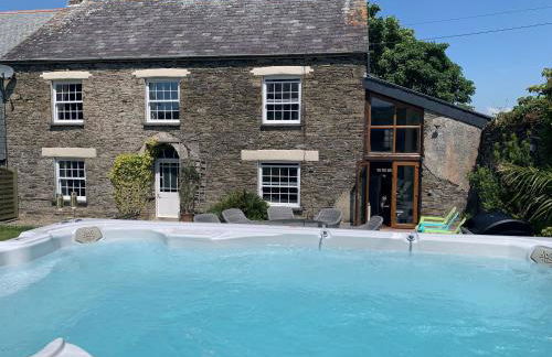 Polean Farm Old Farmhouse - With Large Jacuzzi, Games Room, Near the Sea and with Free Access to a Nearby Pool - Foto 10