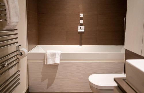 Luxury 3 Bedroom 3 Bathroom Balcony Apartment - Gunwharf Quays Apartments - Foto 25