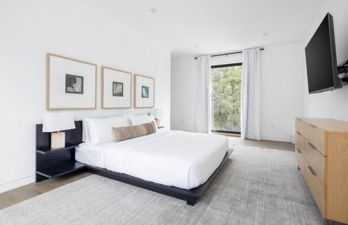 Blue Jay Villa by Rove Travel - Luxe Home with Pool - Foto 28