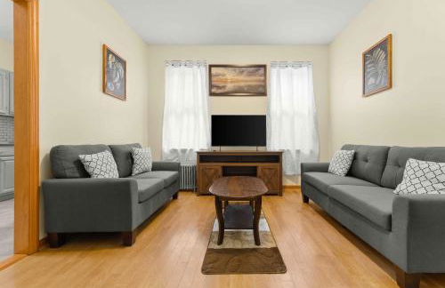 Immaculate furnished 1-Bedroom Apartment - Photo 1