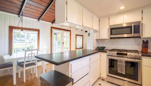 Secluded Lake Cottage with Hot Tub - Foto 5, stove, dishwasher, toaster