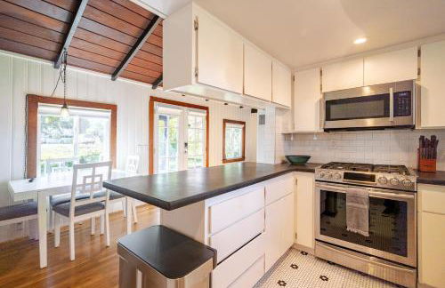 Secluded Lake Cottage with Hot Tub - Foto 5