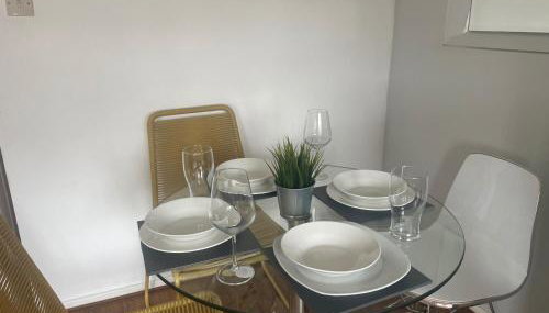 Apartment - Sleeps 4 & On-site Parking - Foto 3