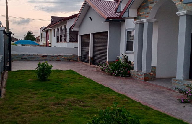 4 Bedrooms Family House Sakumono - Photo 22