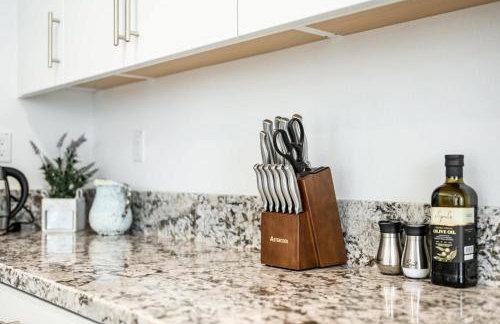 Spacious 5BR Getaway w Game Room & Modern Comfort - Photo 30