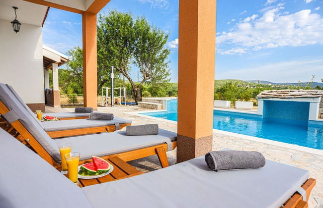 Secluded Holiday Home With Pool and Hot Tub - Foto 19