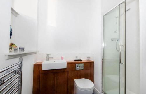 Mercury Holiday Homes -1 Bedroom 7 Westercraigs Apartment - Free Parking - Photo 3