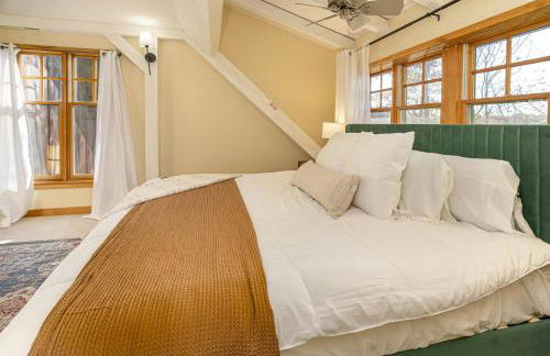 Luxury Lake House w Dock & Game Room - Photo 43