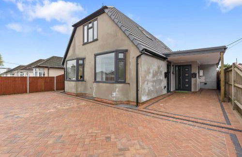 Beautiful Home, Free Parking For Large Groups Sleeps 10 Book Now! - Foto 21