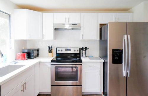 Beautiful Light-filled Farmhouse w swing & slide - Foto 24