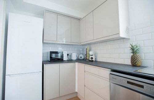 Bright & Modern Battersea Apartment, Free Parking & Fast Wi Fi - Foto 16