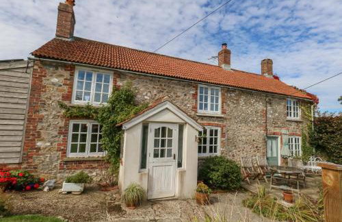 Little Orchard - Photo 2