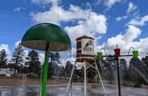 Forest edge, wild mustangs nearby, balcony views By Vacation Your Way - Foto 27