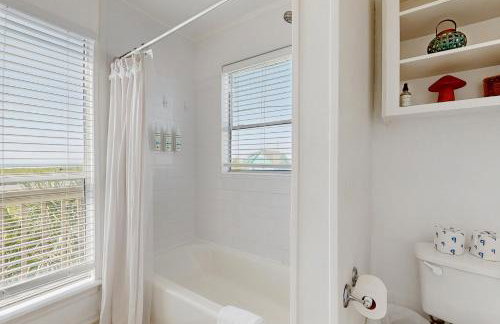 Salty Tides & Sunset Vibes - Foto 16