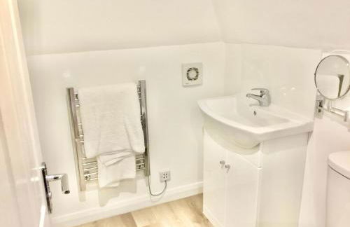 Pinewood Cottage Self Catering Apartments and studio apartments - Photo 20