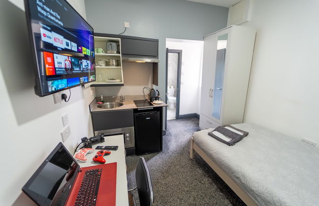 Spacious Studio Near City Centre! - Photo 4