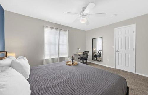 2BR Spacious Getaway Near Dwntown, Pool, UT Austin - Foto 25