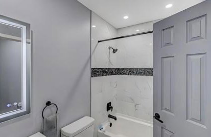 Peaceful Pocono Home with Hot Tub, gym, & office - Foto 8