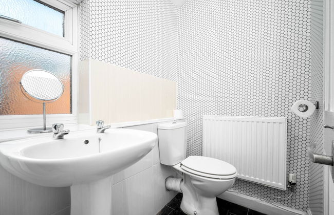 Cosy Three Bedroom Family Home With Garden - Foto 16