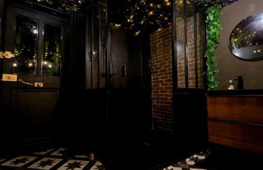 Love room avec spa privatif et salle de jeux adultes - Foto 7